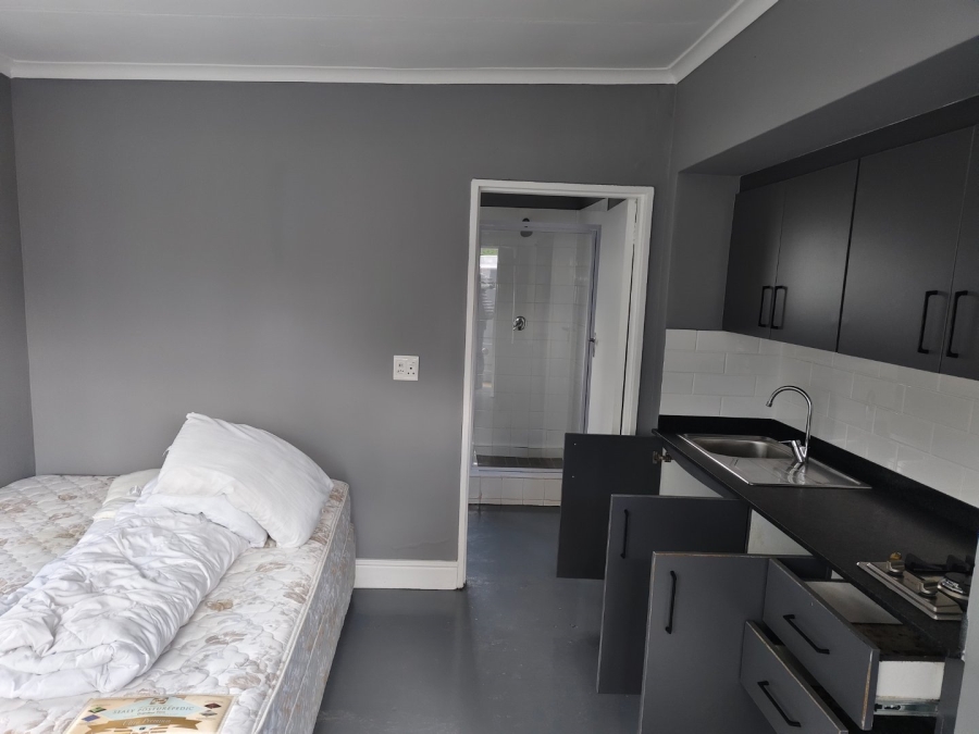 To Let 5 Bedroom Property for Rent in Dalsig Western Cape